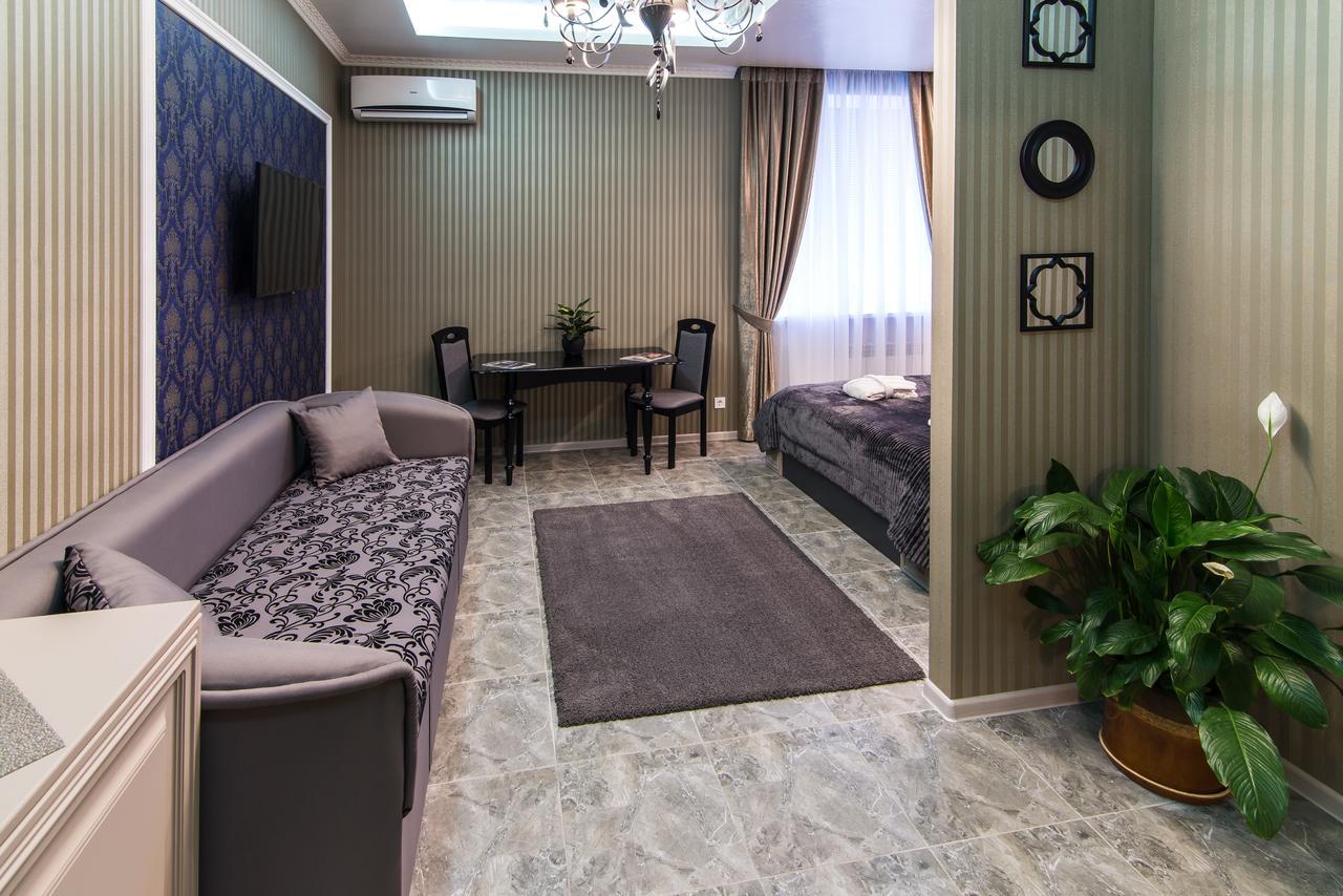 L.O.Y Family Hotel Dnipro Exterior photo